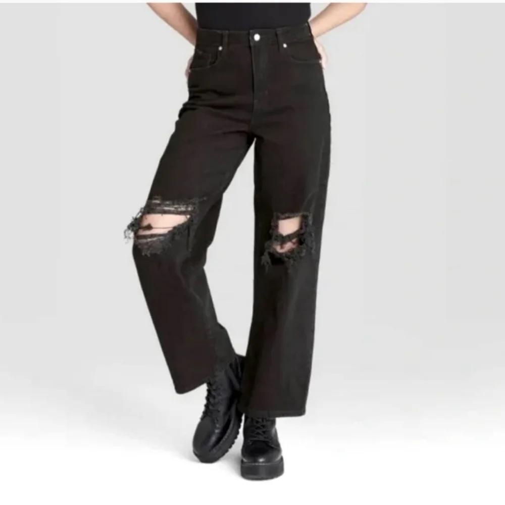 Wide Leg NWT Black High Rise Distressed Jeans - Picture 2 of 4